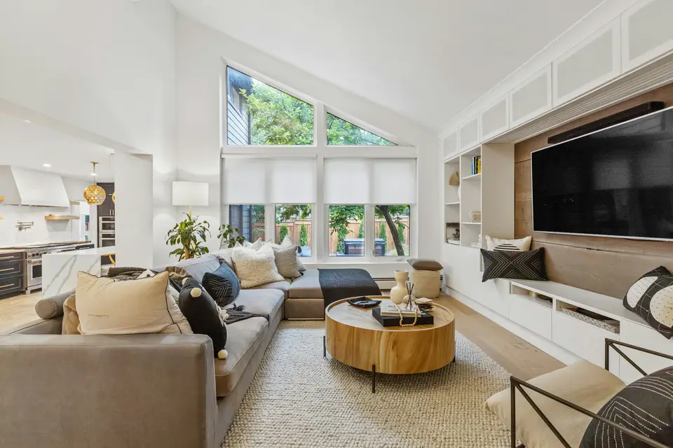 Property & Alojamento Local — Luzia